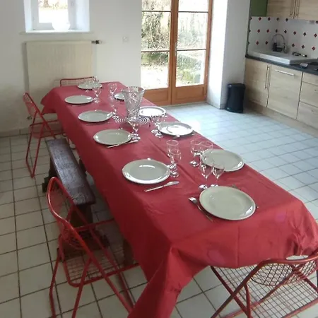 Dépendance Du Château De Remehan Rénovée Avec Goût