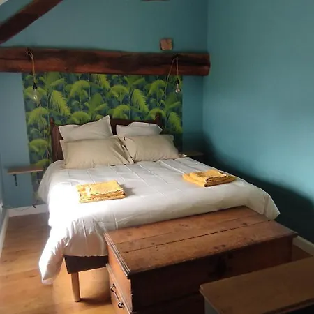 Hébergement de vacances Dépendance Du Château De Remehan Rénovée Avec Goût