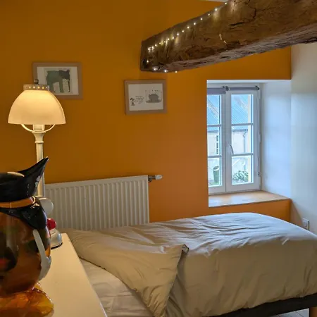 Dépendance Du Château De Remehan Rénovée Avec Goût Pouru-Saint-Remy