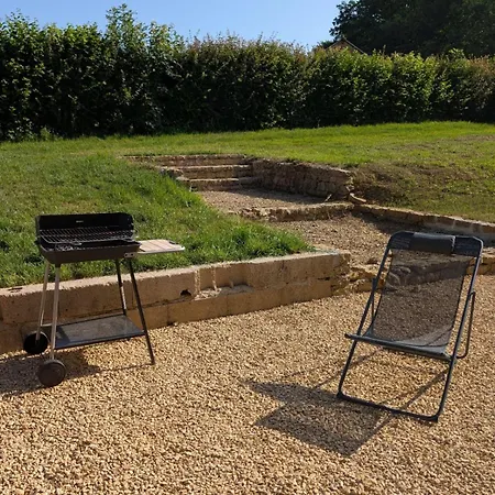 Dependance Du Chateau De Remehan Renovee Avec Gout 度假居