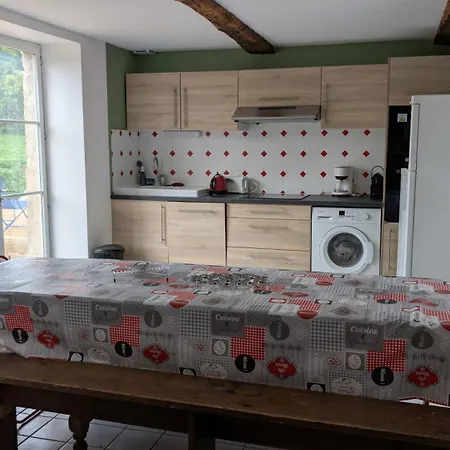 Hébergement de vacances Dépendance Du Château De Remehan Rénovée Avec Goût Pouru-Saint-Remy
