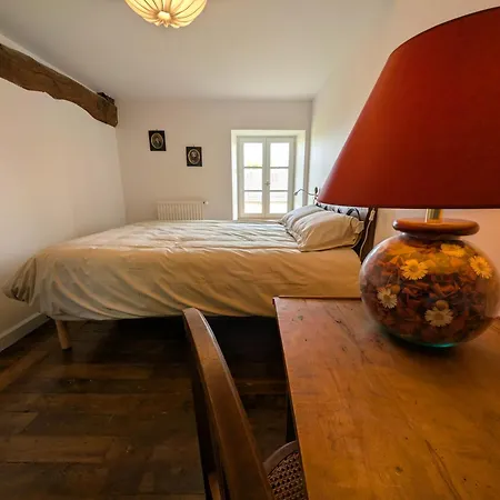 Dependance Du Chateau De Remehan Renovee Avec Gout 度假居