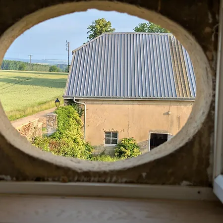 Dependance Du Chateau De Remehan Renovee Avec Gout 度假居 *