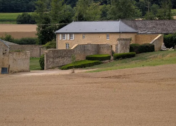 Dependance Du Chateau De Remehan Renovee Avec Gout *