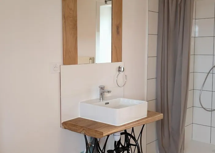 Dependance Du Chateau De Remehan Renovee Avec Gout